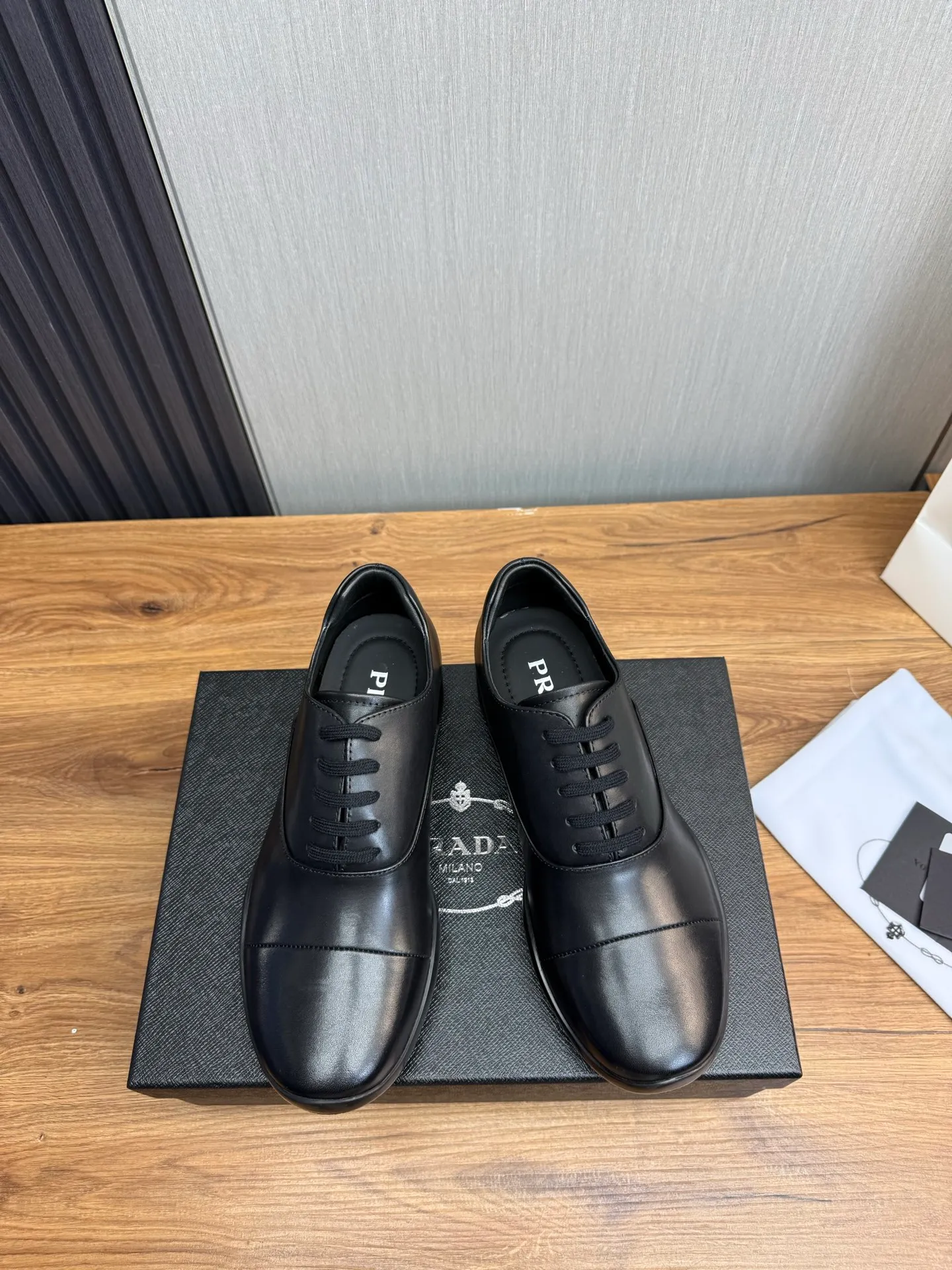 Men's shoes 💰760💰 [PRADA] New models synchronized with the official website, high-quality shipments ✔️Best sellers🔥 Original cowhide + cowhide lining, 1🆚1 replica, original original sole, 38-45 (men's 38.45 custom-made, non-refundable)
